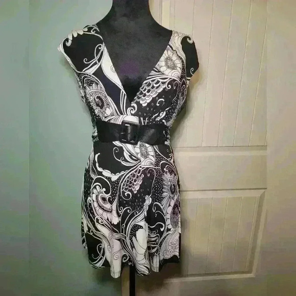 Vintage. 6 degrees Large sleeveless pull over with attached belt - Picture 1 of 5